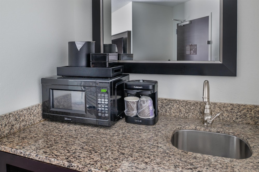 Hampton Inn by Hilton St. Louis Airport - photo 53