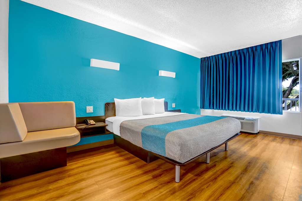 Motel 6 Jacksonville NC - photo 13