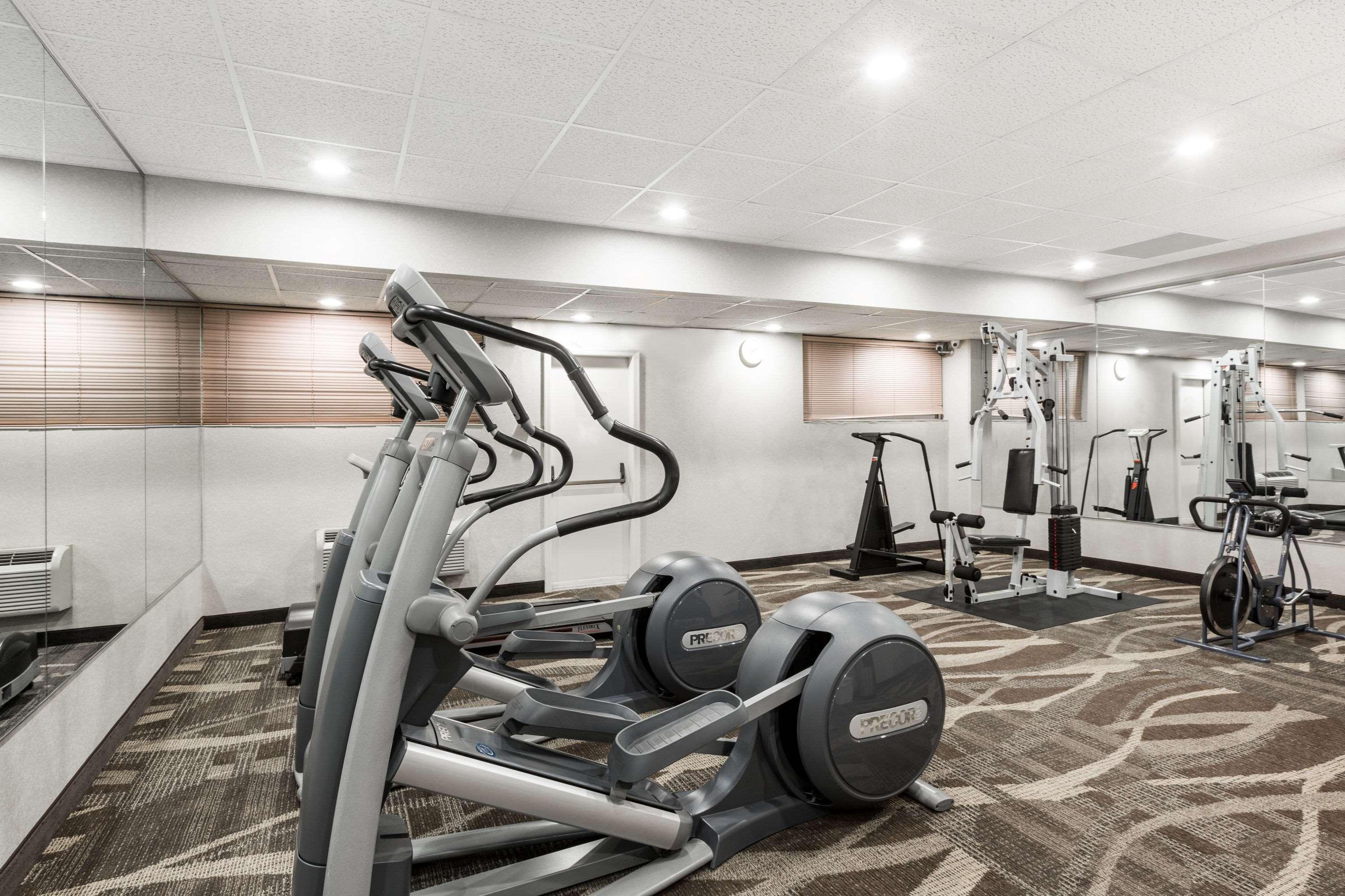 Hilltop Inn & Suites - photo 12
