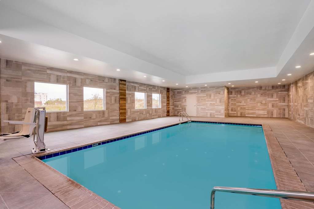 La Quinta Inn & Suites by Wyndham Katy - photo 9