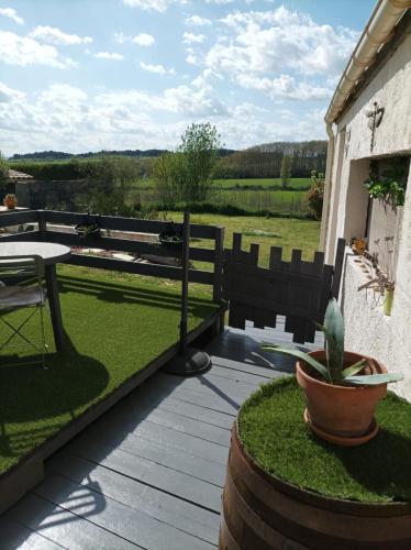 Au soleil couchant in Villemoustaussou, France