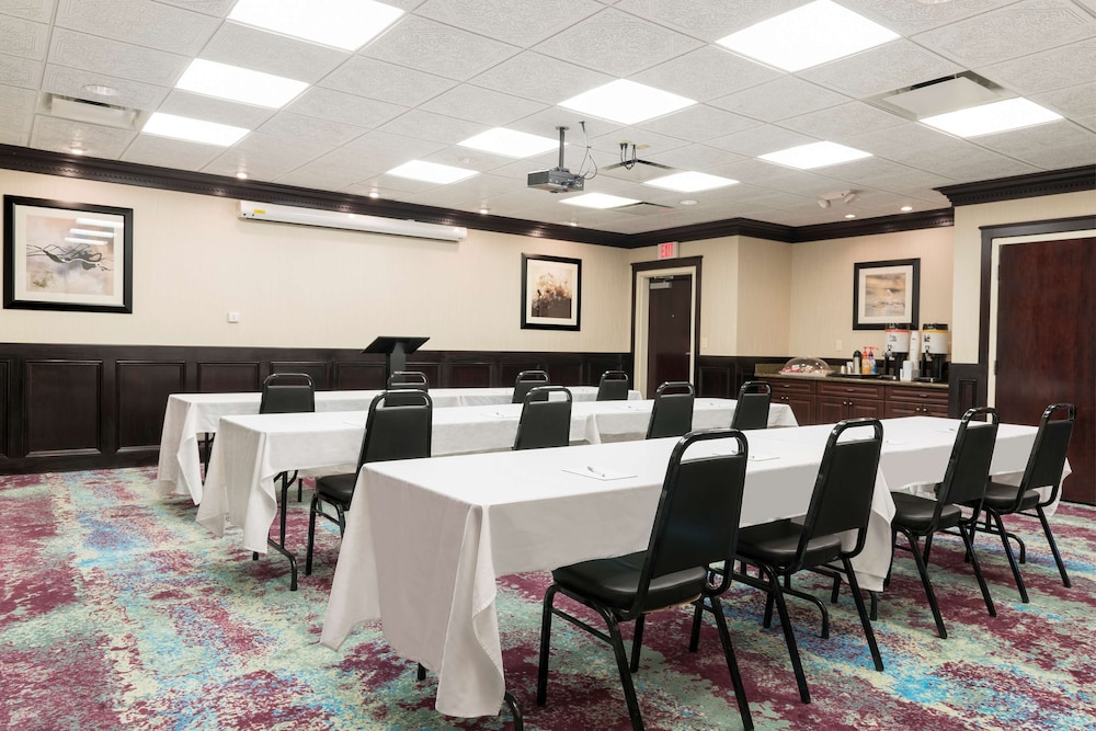 Hampton Inn Detroit Roseville - photo 33