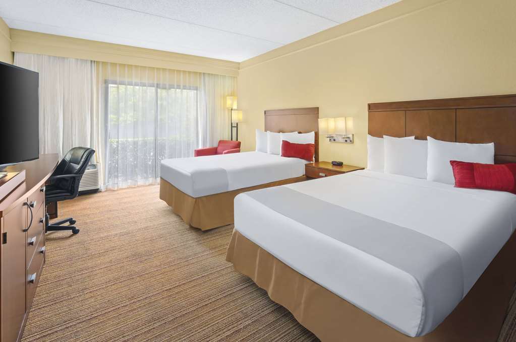 Super 8 by Wyndham Dallas Love Field Airport - photo 12