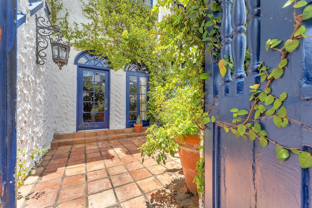 Young Mansion - photo 141