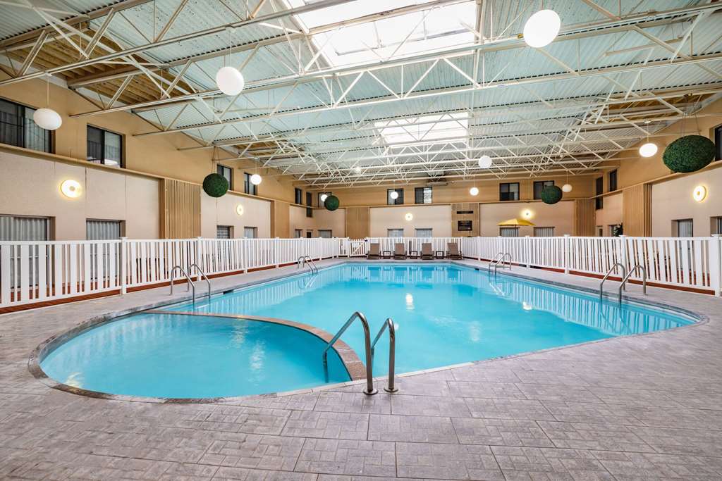 Ramada by Wyndham Grand Forks - photo 11
