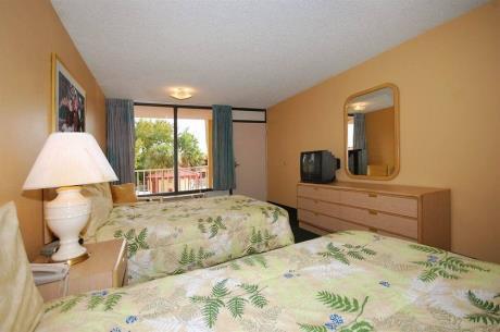 Econo Lodge - photo 7