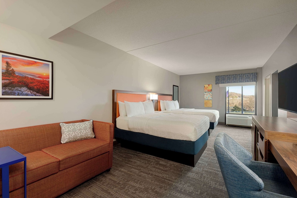 Hampton Inn Waynesboro Stuarts Draft - photo 12