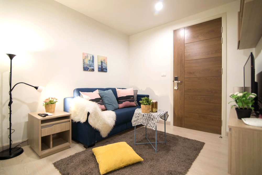 Apartment BTS On Nut Convenience Store Nearby