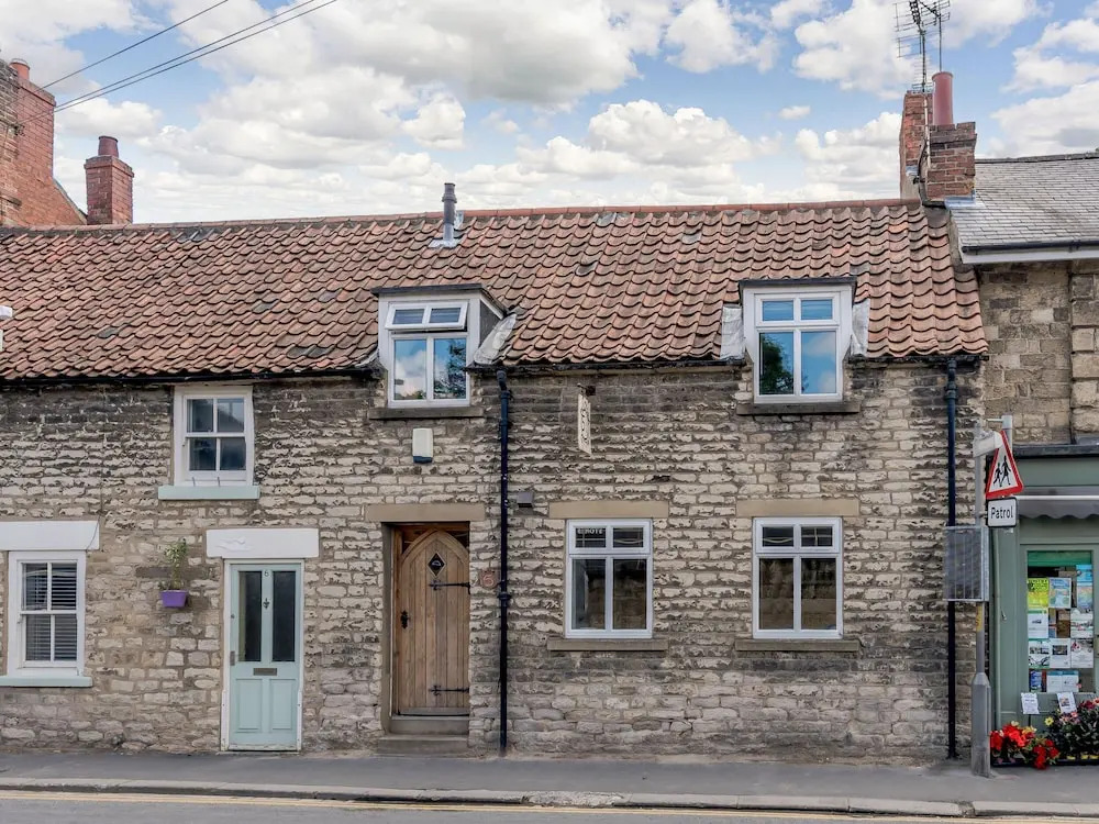 Platform 5 & 3 4 in Pickering, United Kingdom