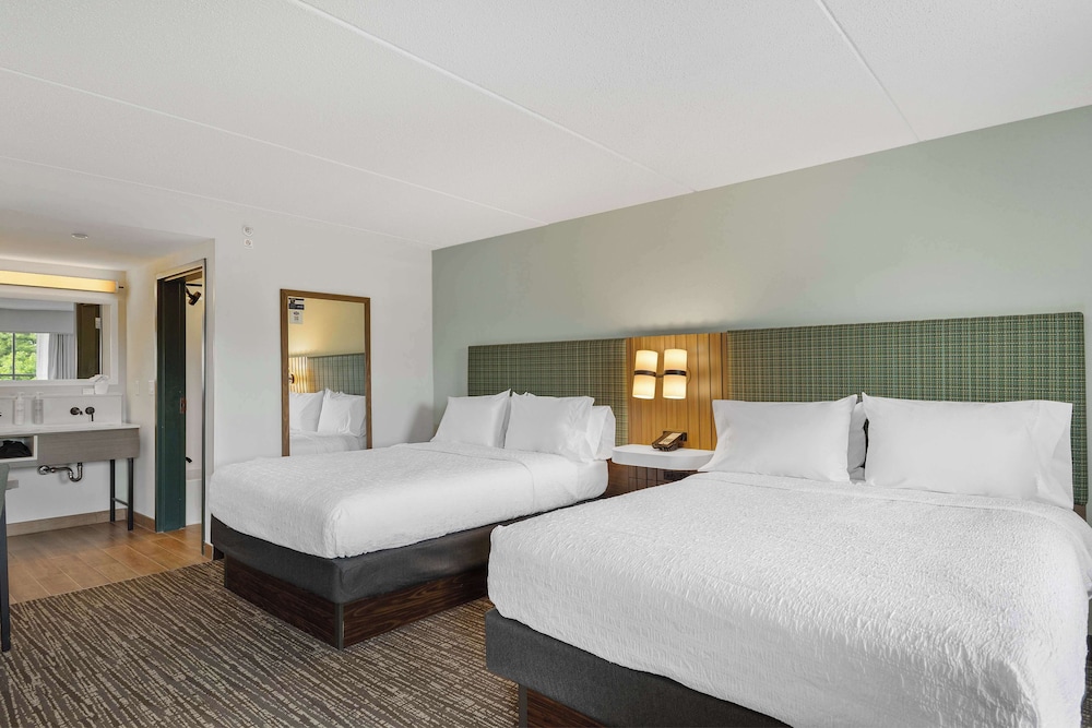Hampton Inn & Suites Lake George - photo 27