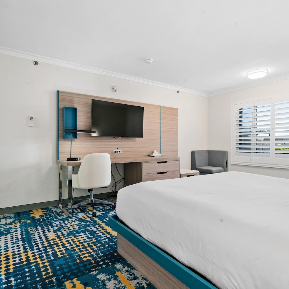 Pacific Shores Inn - photo 8