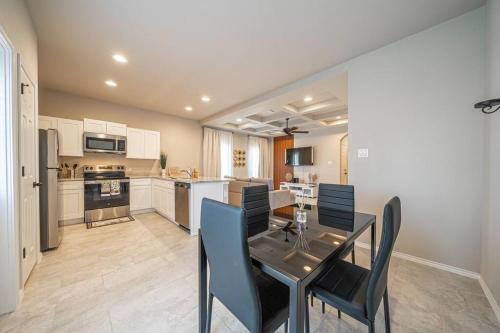 Gorgeous Brand New 3 Bedrooms Home Built 2024 Near SeaWorld & Lackland AFB — 4-Star Luxury Hotel in San Antonio, United States