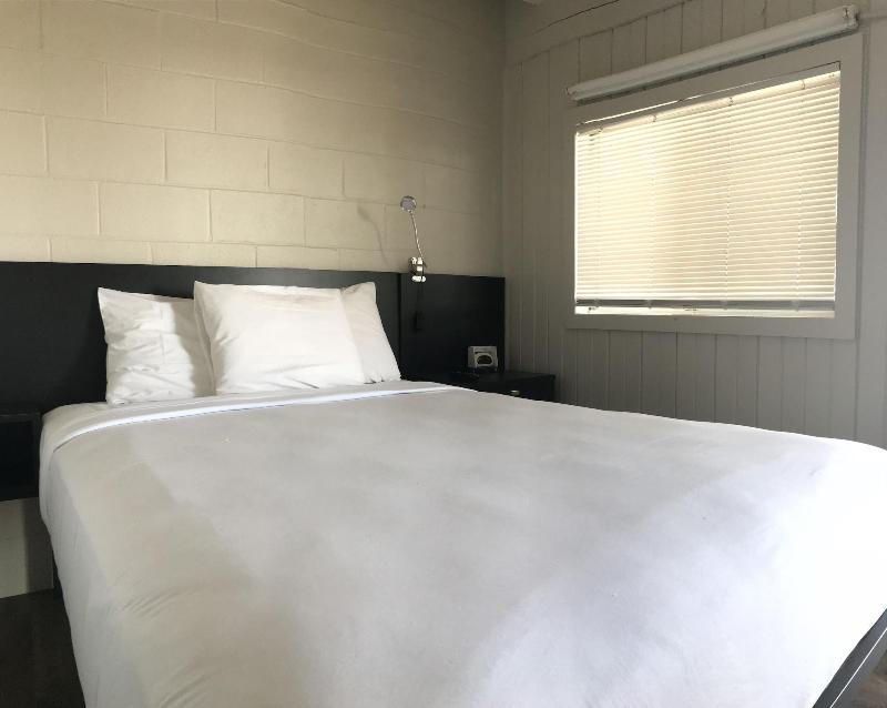 The Cedar Motel - photo 2