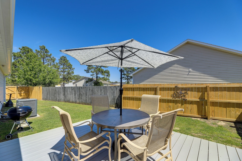 Updated Hubert Vacation Rental 5 Mi to Beaches — 4-Star Luxury Hotel in Swansboro, United States