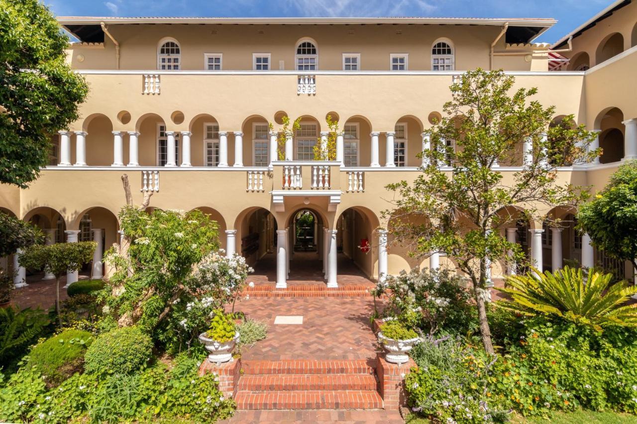 Cape Town Historical Victoria Court apartment — 4-Star Luxury Hotel in Cape Town, South Africa