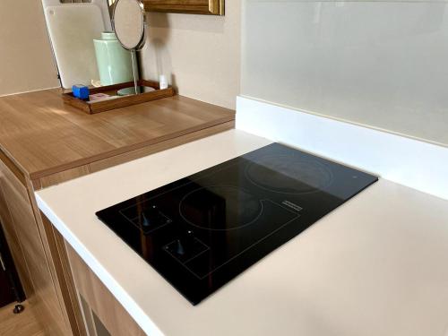Condo 3 min walk to BTS Sky pool Gym Wifi Self check in at pickup point