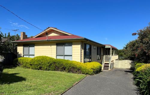 Roydon Island Retreat in Cowes, Australia