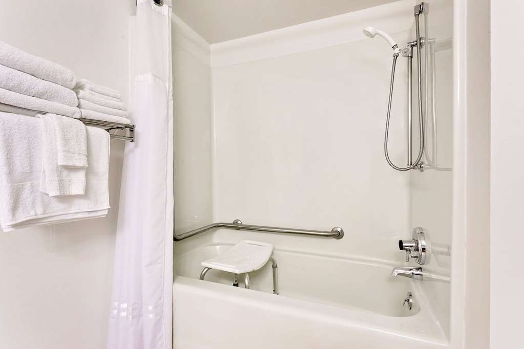 Ramada by Wyndham Marquette - photo 8