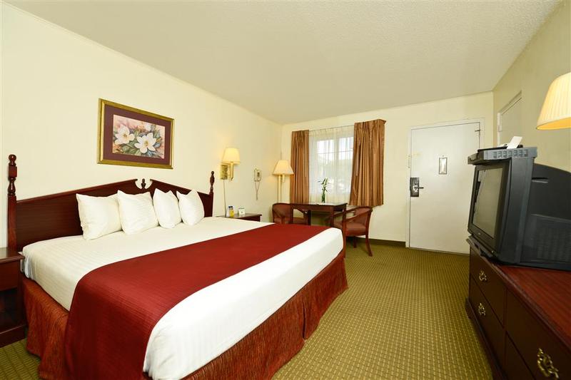 Village Inn of Hardy - photo 25