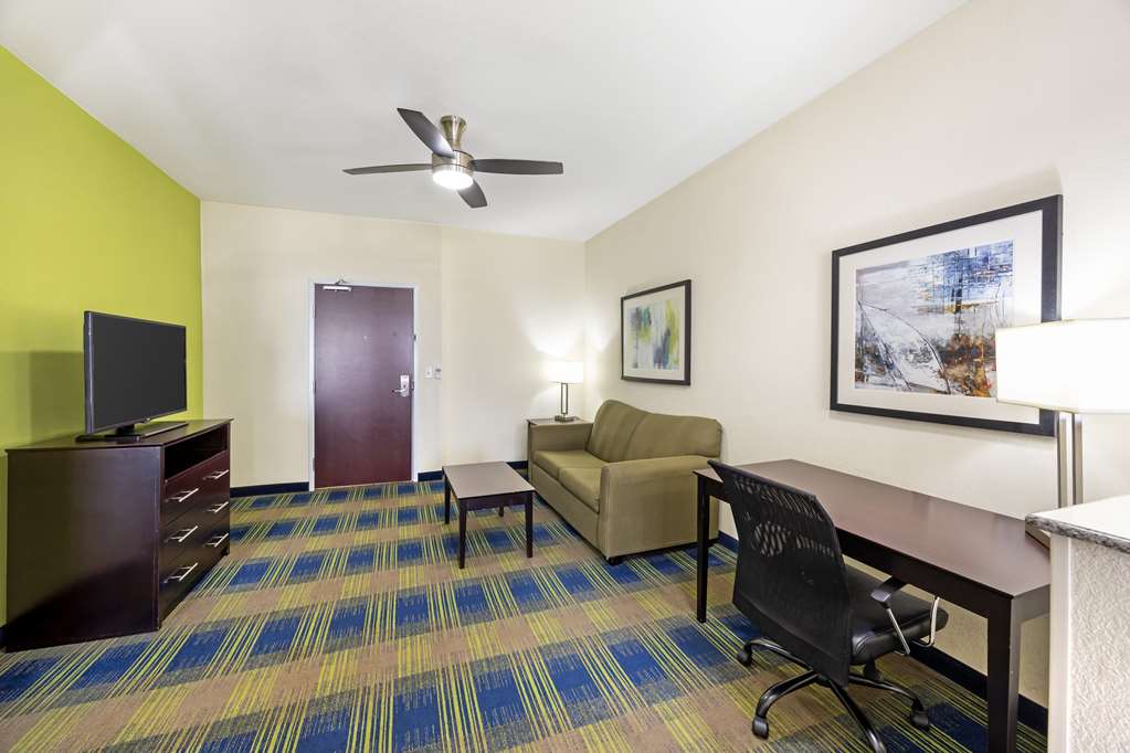 Best Western Plus Pratt - photo 15
