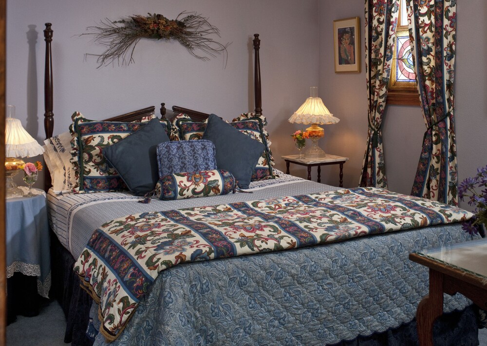 Cliff Cottage Inn Victorian B&B and Boutique Hotel - photo 11