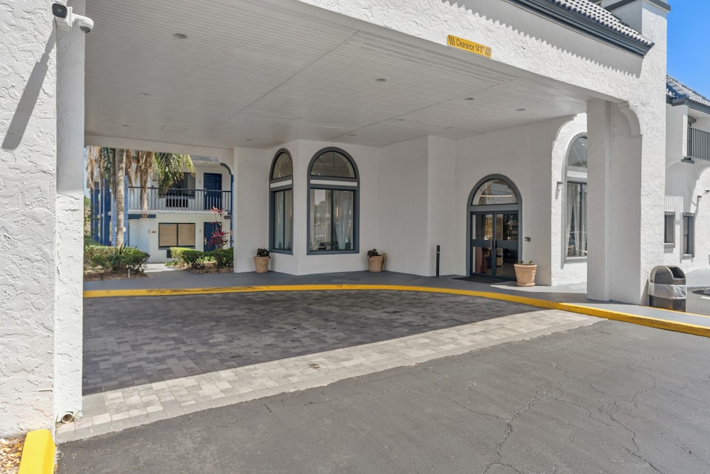 Baymont by Wyndham Orlando East - photo 45