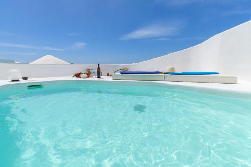 Aquablanca Suite Pool Deluxe En Punta Mujeres — 4-Star Luxury Hotel in Haria, Spain
