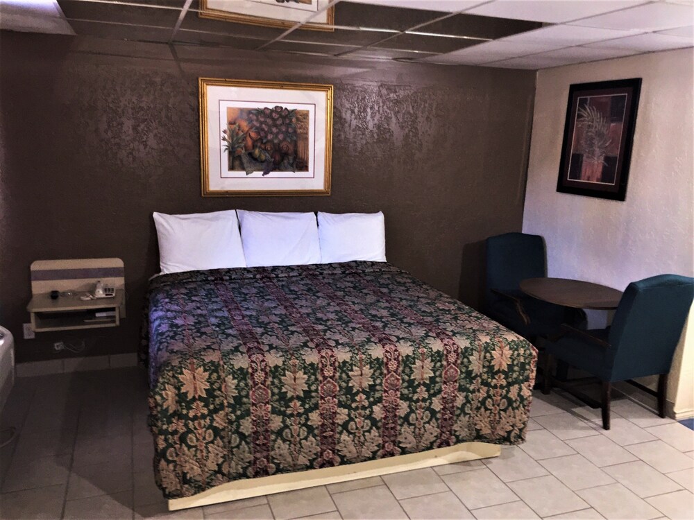 Economy Inn Lawton - photo 4