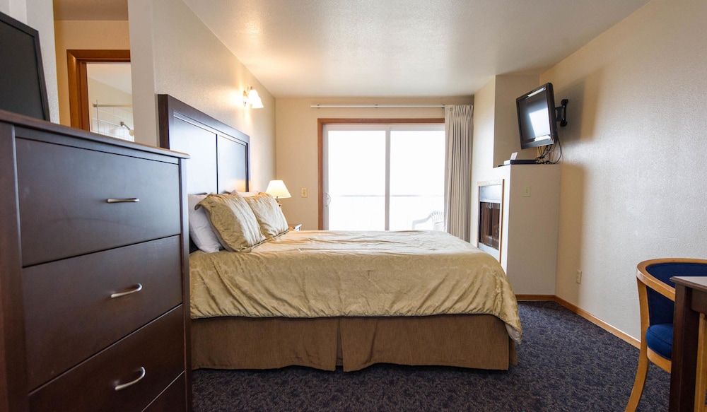 The Sandcastle Beachfront Hotel - photo 9