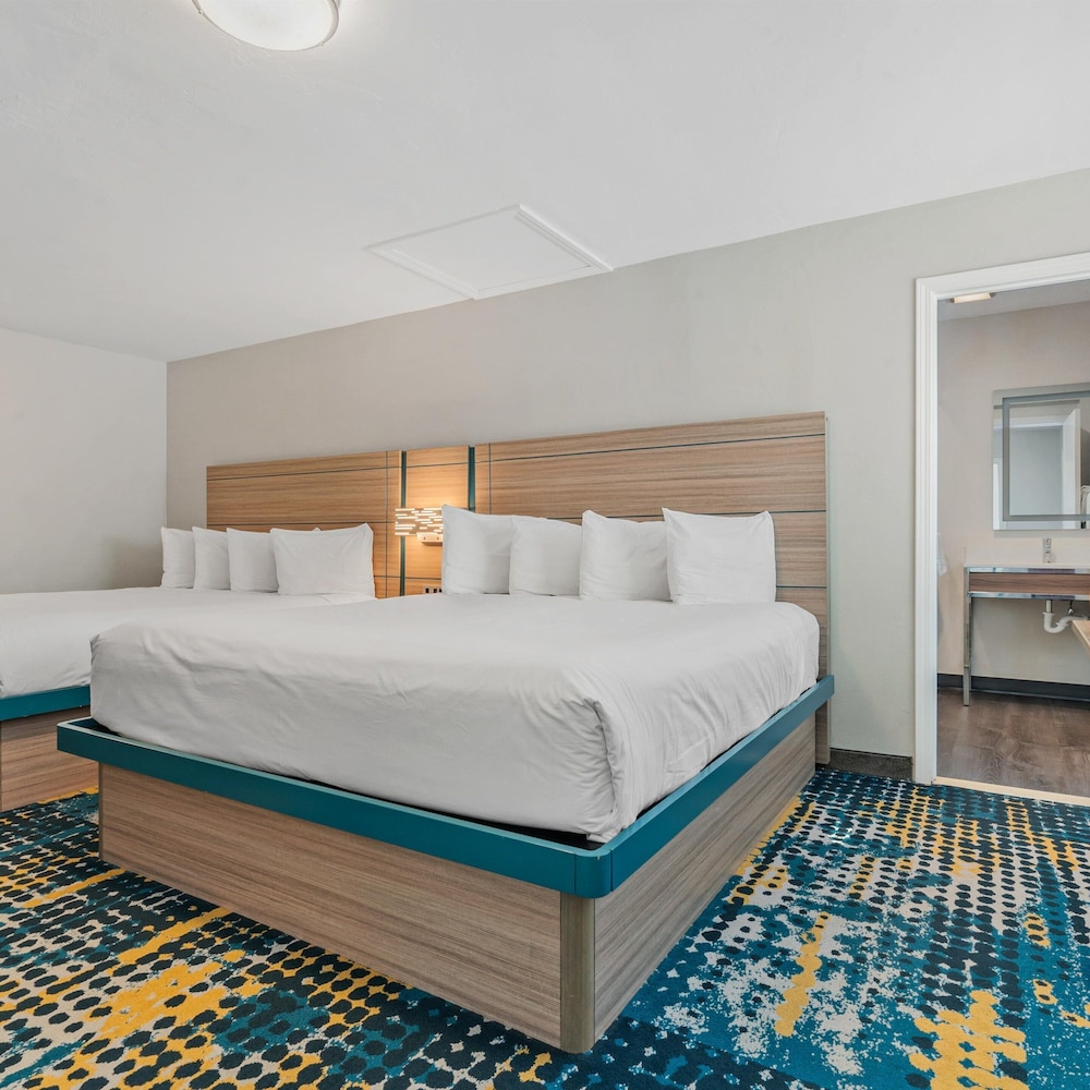 Pacific Shores Inn - photo 30