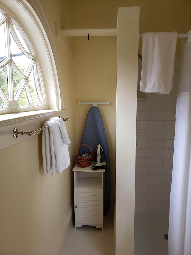 Moseley Cottage Inn & Town Motel - photo 12