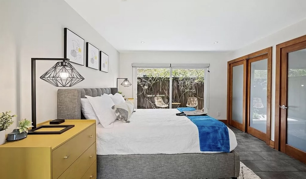 Wilton Manors Stunning Gated Oasis - photo 23