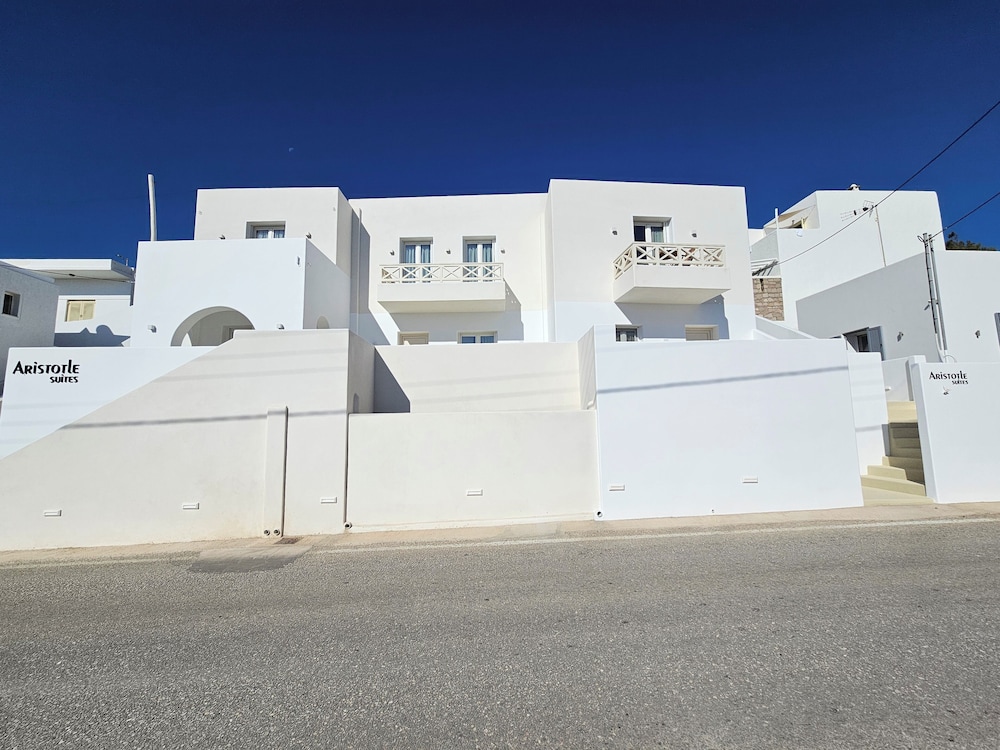 Aristotle Suites — 4-Star Luxury Hotel in Milos, Greece