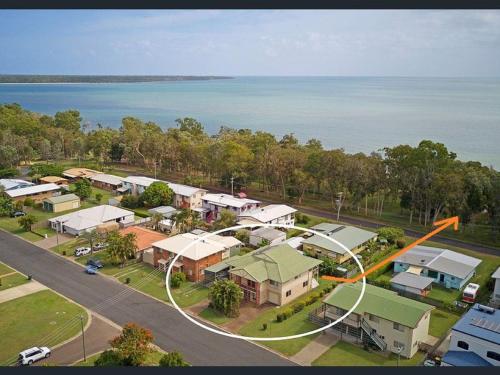 Burrumundi 100M To Beach Great Water Views Deck Air Con WiFi Pool Table — hotel in Burrum Heads