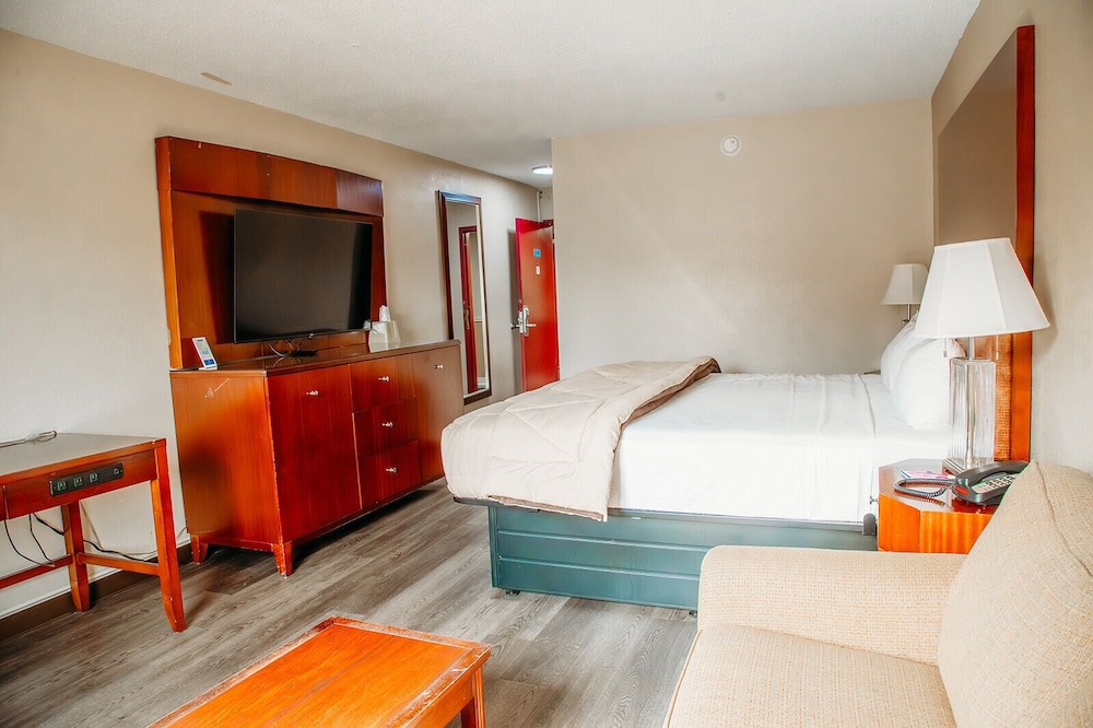 Country Garden & Suites - photo 12
