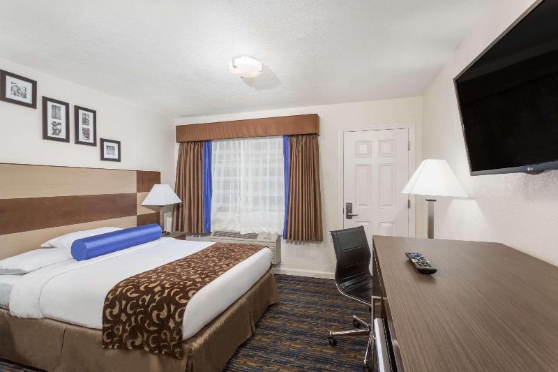 Howard Johnson by Wyndham Berkeley - photo 9