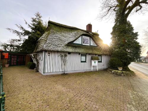 Heidekate unter Reet in Schneverdingen, Germany