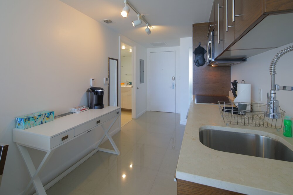 Icon Brickell Downtown W Miami Suites - photo 12