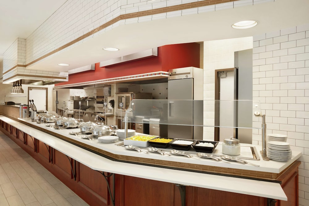 Embassy Suites by Hilton Denver International Airport - photo 40
