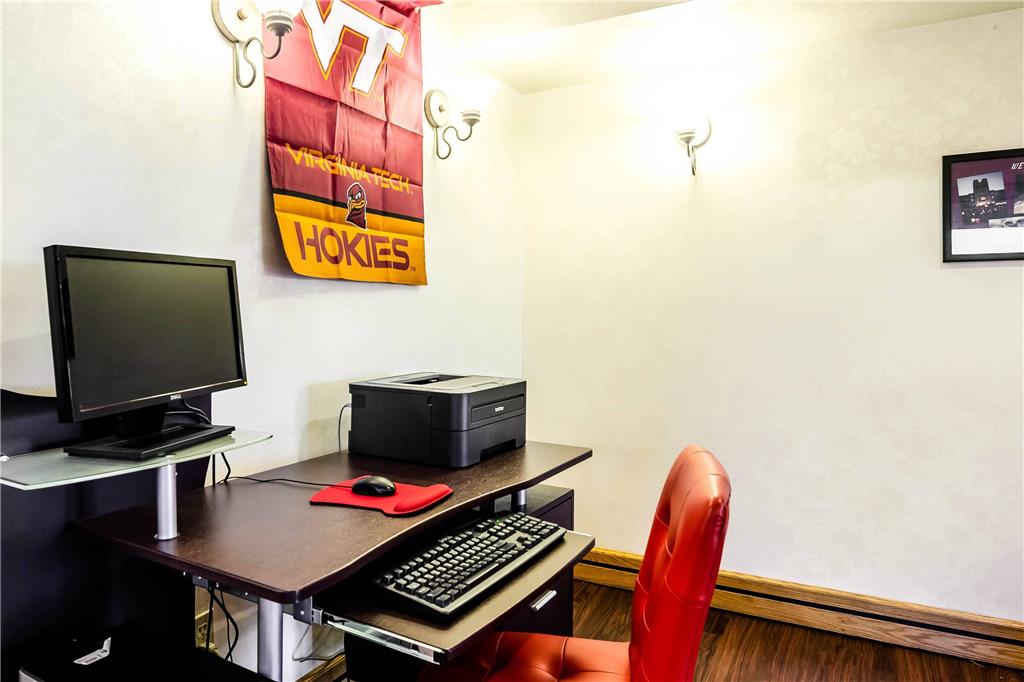 Econo Lodge Christiansburg Blacksburg I 81 - photo 17