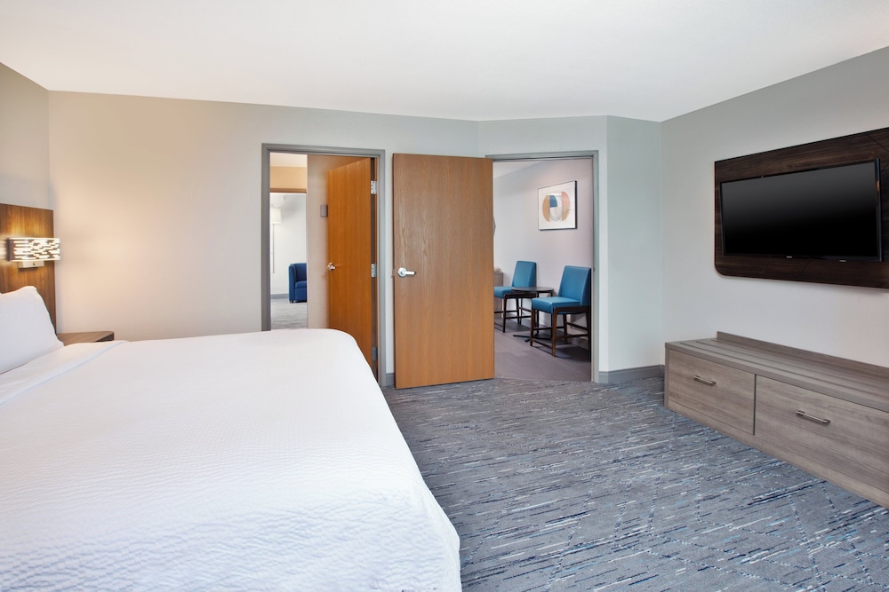 Holiday Inn Express & Suites Buffalo by IHG - photo 23