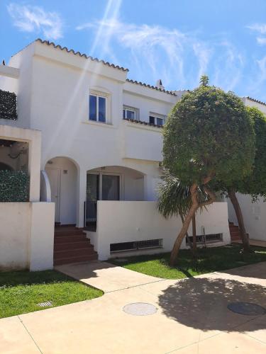 Hochwertiges Haus in wunderschA ner Golf Anlage am Meer — 4-Star Luxury Hotel in Rota, Spain