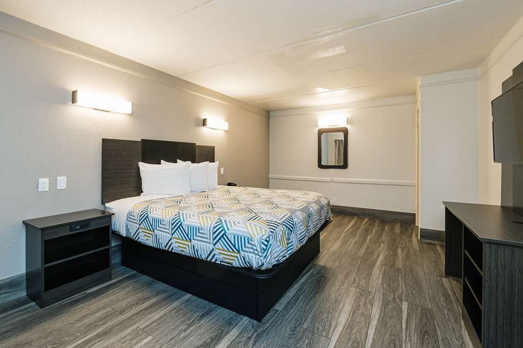 Studio 6 Baytown TX Garth Road - photo 4