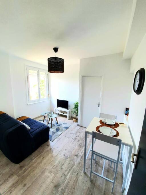 Welcome 1 F2 Neuf Proche Gare Et Centre Ville in Saint-Quentin, France