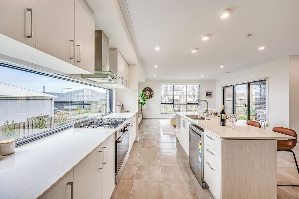 StayAU 5BR Family Getaway GreaterGeelong in Duneed — Mount Duneed — photo 3