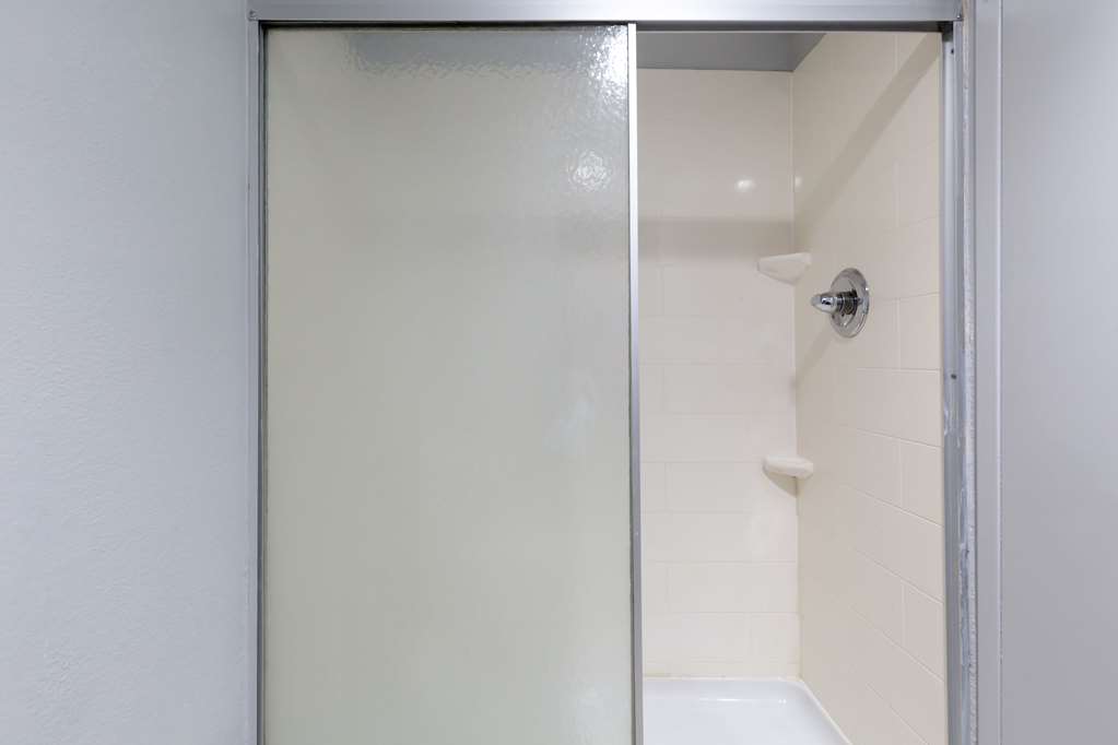 Clarion Hotel & Suites BWI Airport North - photo 23