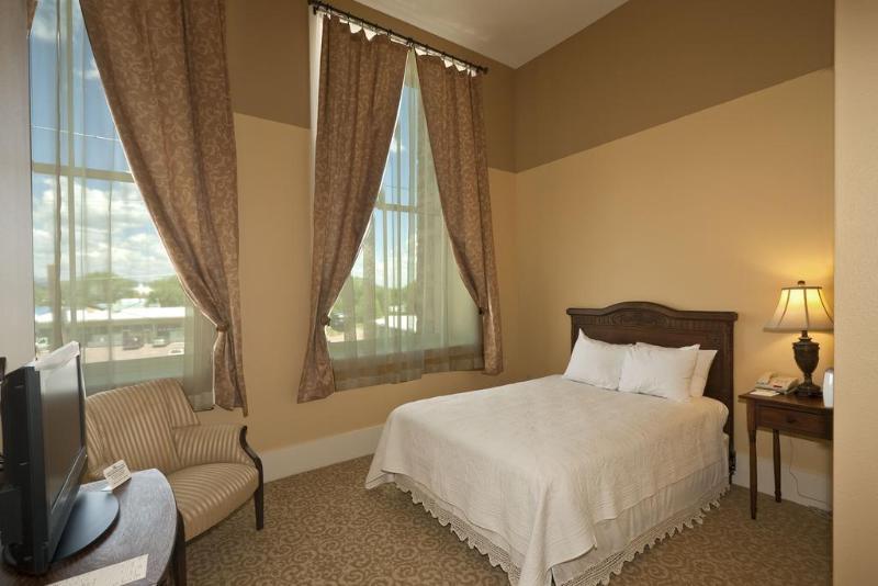 Historic Plaza Hotel - photo 14