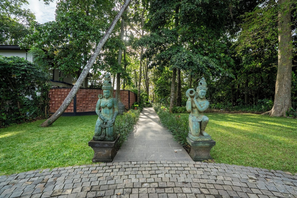 Yara Wellness - carbon neutral hotel in Unknown City