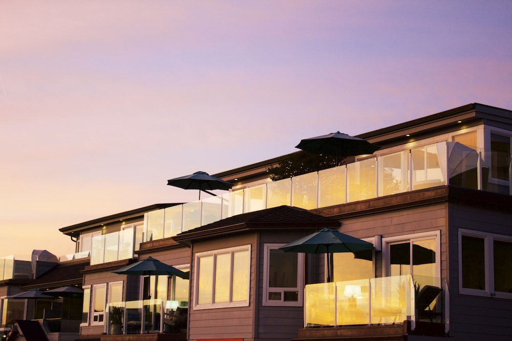 Pier View Suites - carbon neutral hotel in Cayucos