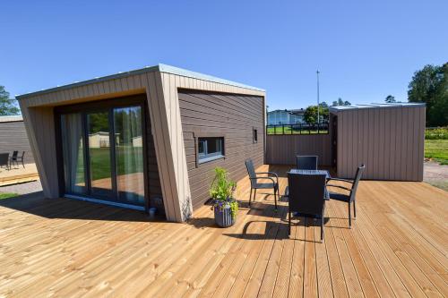 Kristinehamn Herrgårdscamping & Stugor — 4-Star Luxury Hotel in Kristinehamn, Sweden